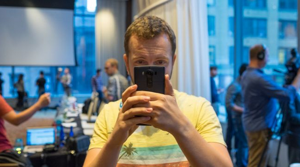 LG V10上手:雙前置攝像頭是亮點(diǎn)