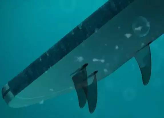 手機(jī)除了能點火外，這貨還能游泳！