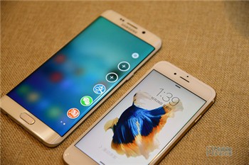 手機(jī)屏幕革新之路蘋果向左三星向右