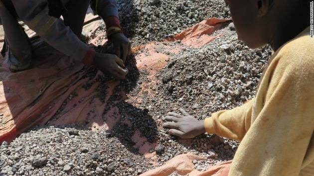 你的手機(jī)電池可能沾滿非洲童工血淚