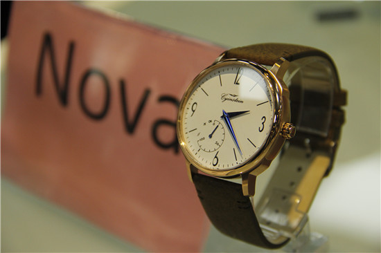 顛覆傳統(tǒng) 松路智能發(fā)布智能化機(jī)械手表