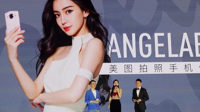 我在美圖手機的發(fā)布會走了一圈，發(fā)現(xiàn)網(wǎng)紅臉都只是屏幕中的幻象