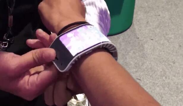 聯(lián)想:“繞腕柔”智能手機(jī)有望在5年內(nèi)走向市場(chǎng)