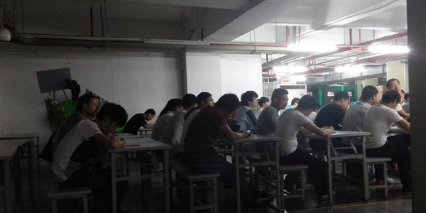 蘋(píng)果中國(guó)血汗工廠:一個(gè)月加班109小時(shí) 沒(méi)假期