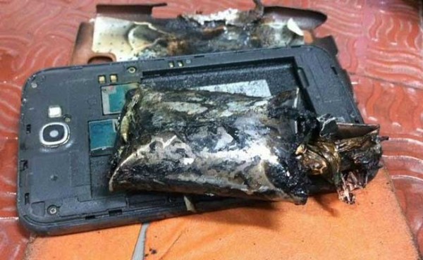 三星又現爆炸:這次是三星Note 2起火事件發(fā)生在印度飛機上