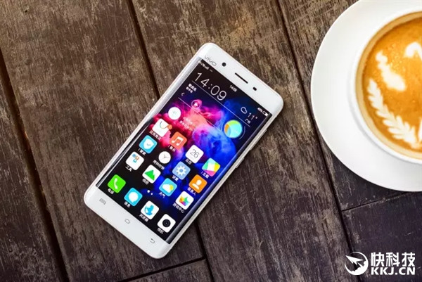 vivo今年出貨量有望7500萬(wàn)部：穩(wěn)居國(guó)內(nèi)前三