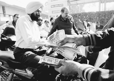 印度限鈔后 手機(jī)和PC銷量大跌