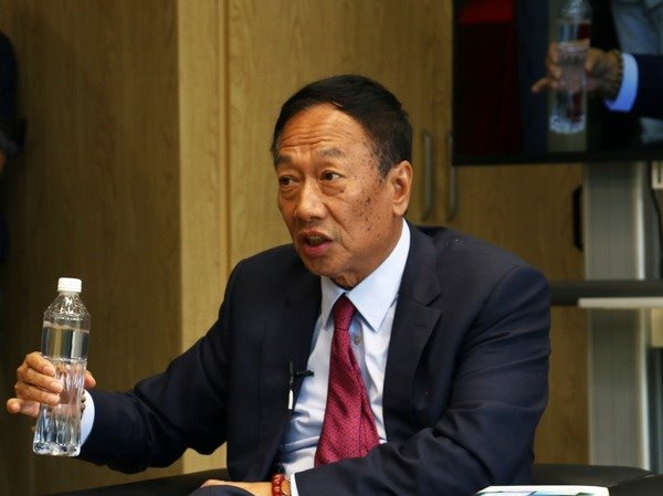 郭臺銘開撕三星:2017年起全面停止供應(yīng)電視用面板給三星