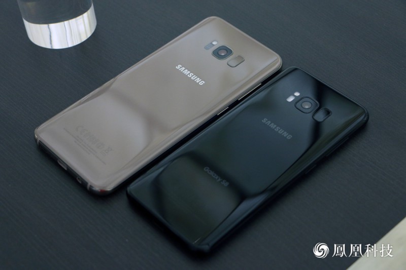 三星S8上手體驗:雙曲面+全面屏 驚艷“辣”眼睛