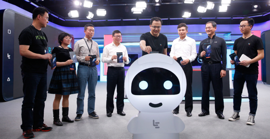 全球首創(chuàng)&ldquo;自學(xué)習(xí)&rdquo;AI生態(tài)系統(tǒng) 樂Pro3雙攝AI版震撼發(fā)布