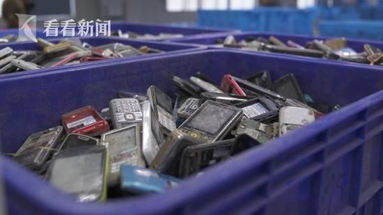 從舊手機中提煉黃金 每年數(shù)噸