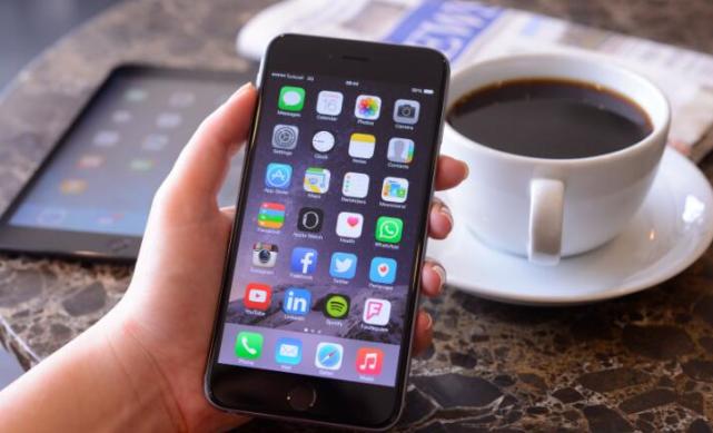 “2比1”瘦長屏手機爆發(fā) 今年預(yù)計賣1.5億部