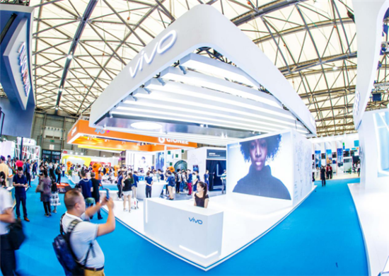 vivo 隱形指紋亮相上海MWC全新黑科技定義未來手機(jī)