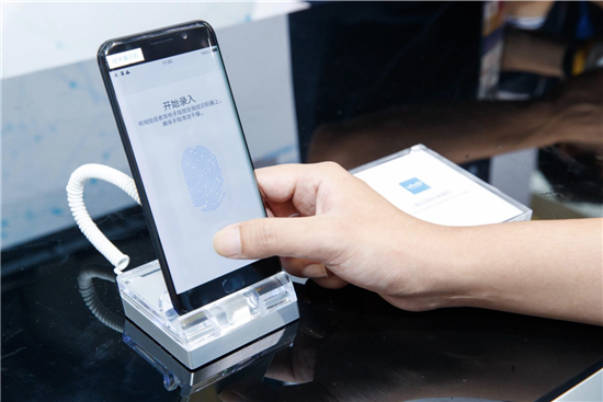 vivo 隱形指紋亮相上海MWC全新黑科技定義未來手機(jī)
