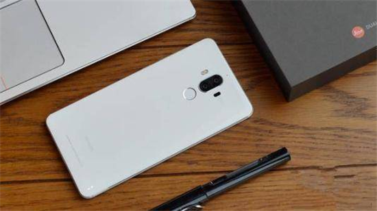 華為Mate10會給大家一個驚喜，屏內(nèi)指紋加刷臉！