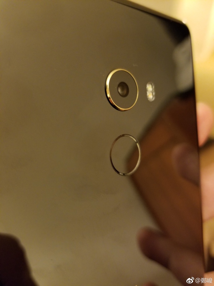 小米MIX 2黑色版真機(jī)搶先上手看:正面18:9全面屏