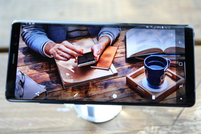 250億美元市場(chǎng):三星今年靠OLED手機(jī)屏大賺