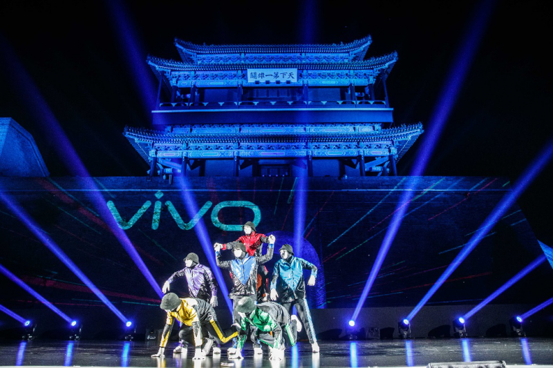 vivo X20 全面屏手機(jī)長城盛大發(fā)布