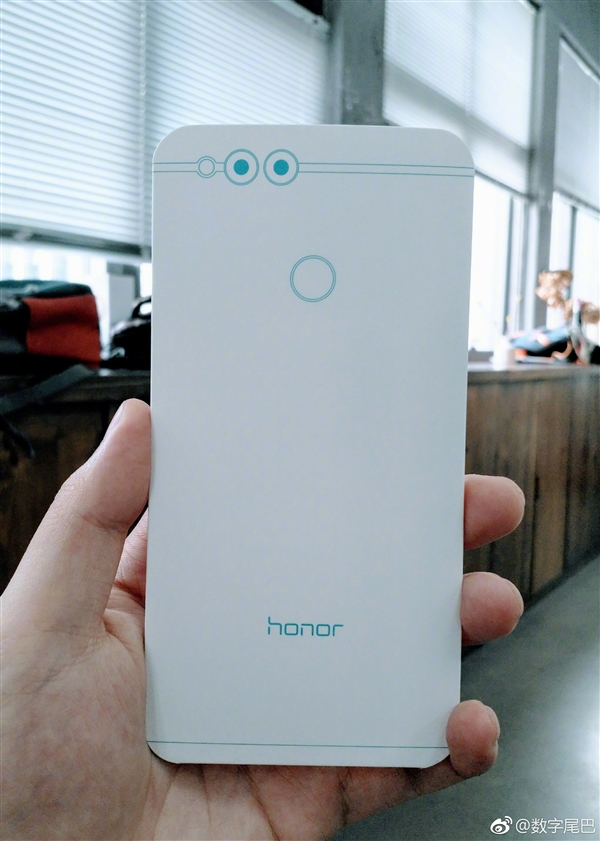 榮耀全面屏新機暢玩7X曝光 10月11日發(fā)布