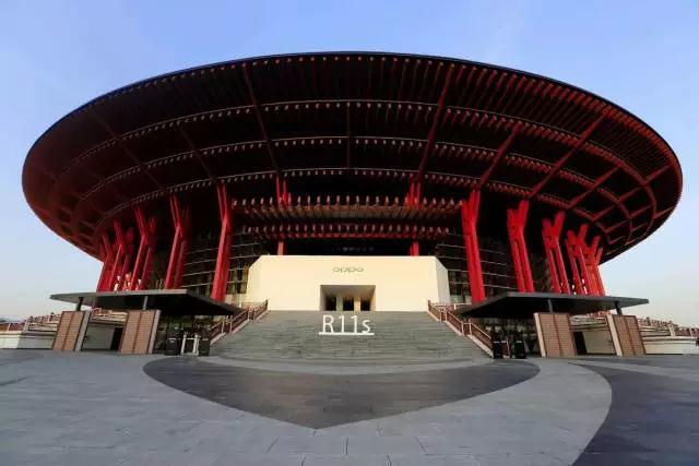 OPPO發(fā)布首款全面屏手機(jī)R11s 屏占比高達(dá)85.8%