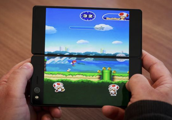 多家廠商在研制雙屏翻折手機(jī) 中間縫隙成難點(diǎn)