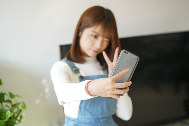 全面屏手機(jī)月底扎堆發(fā)布 小辣椒也沒(méi)閑著