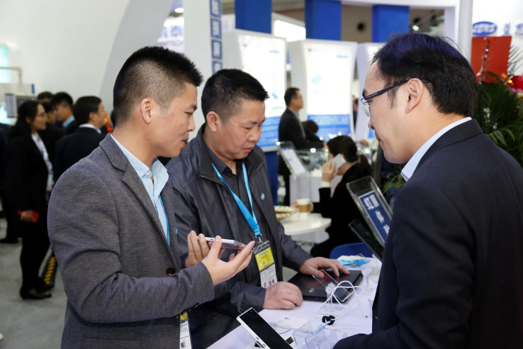 覆蓋觸顯全產(chǎn)業(yè)鏈，智能觸控行業(yè)在行動(dòng)！