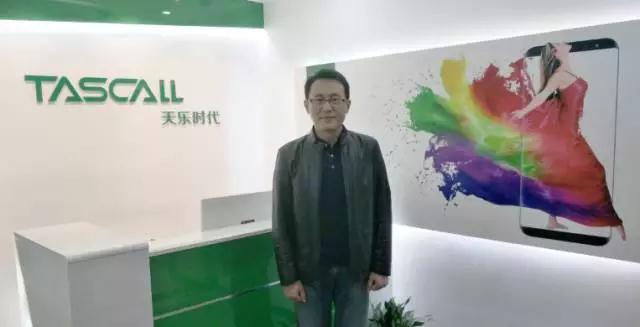 國產(chǎn)手機(jī)品牌征戰(zhàn)全球 智能機(jī)與功能機(jī)創(chuàng)雙收