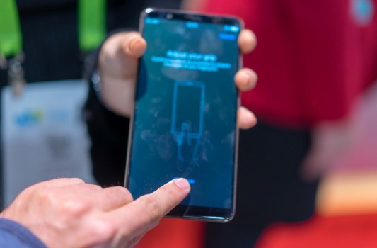 CES2018:三星S9或?qū)⒋钶d屏下指紋解鎖技術(shù)