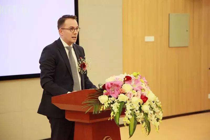 開放合作取得重大成果，水晶光電攜手德國(guó)肖特成立合資公司晶特光學(xué)