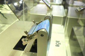 華為與京東方合作研發(fā)可折疊智能手機(jī)