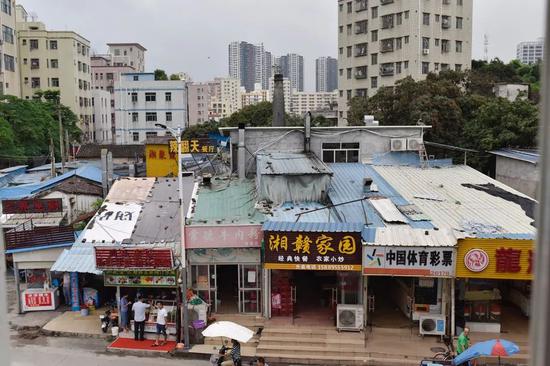 富士康工人公開信質(zhì)疑萬(wàn)科城中村改造：誰(shuí)來(lái)關(guān)心我們