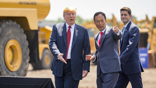 特朗普參加富士康美國工廠動工儀式 盛贊其為&ldquo;世界第八大奇跡&rdquo;