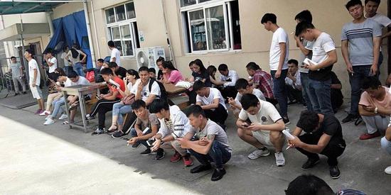 投資人臥底工廠調(diào)查藍(lán)領(lǐng):他們真喜歡快手拼多多嗎