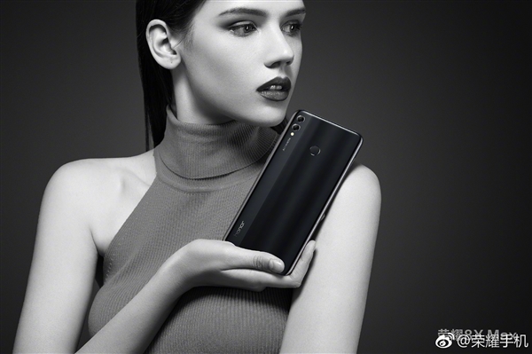 榮耀8X Max獲大屏手機銷量&銷售額雙冠軍