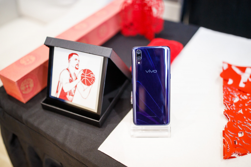 庫(kù)里冠軍之夜落地武漢 與vivo X23共掀籃球熱潮