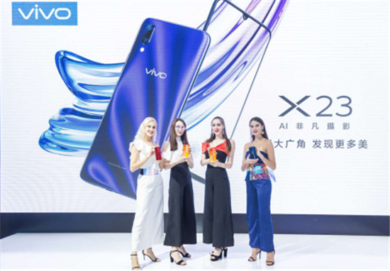 全新vivo X23亮相天翼展，時尚外觀吸引眾人圍觀