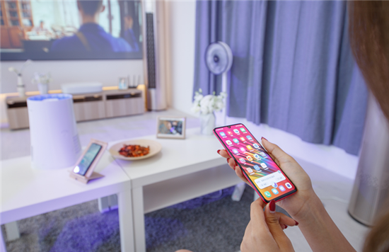 全新vivo X23亮相天翼展，時尚外觀吸引眾人圍觀