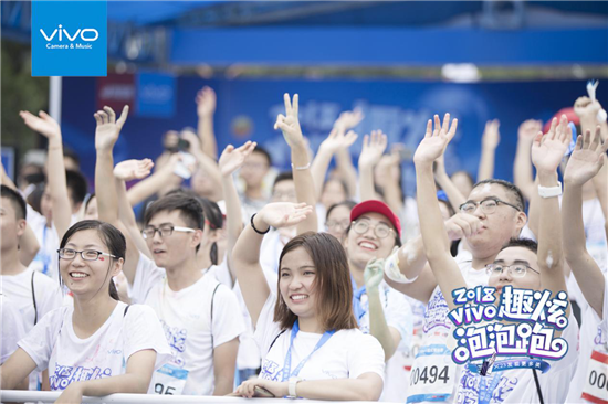 vivo、京東手機(jī)及迪信通合作再升級，引發(fā)年輕狂潮