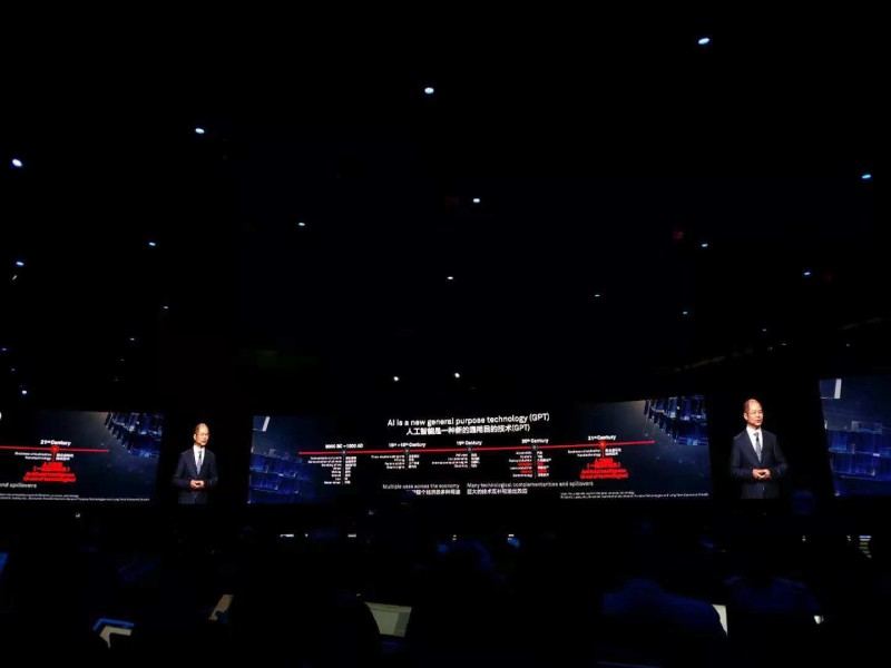 華為輪值董事長徐直軍首次闡述AI戰(zhàn)略 并發(fā)布華為兩款A(yù)I芯片