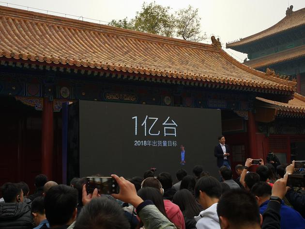 雷軍:滑蓋全面屏小米是首家 友商不服可曬專利