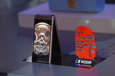 三星W2019翻蓋手機(jī)發(fā)布 主打高端商務(wù)人群