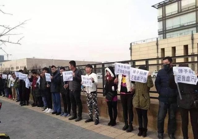 2018年手機行業(yè)復盤：華為OV靠高端突圍，中小廠商迎來至暗時刻