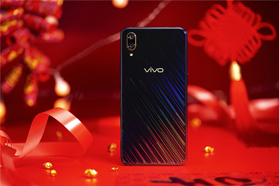 春節(jié)煥顏煥新機(jī) X23幻彩版新配色冰雕錦鯉送祝福