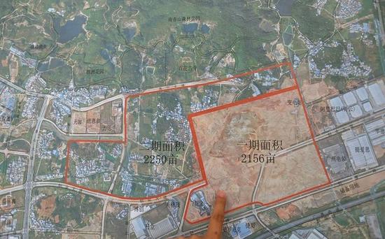 首尾難兼顧！富士康兩大面板廠建造均陷困境