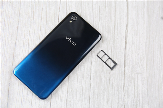 vivo Y91上手體驗(yàn)：潮流外觀+暢快性能，不愧千元新寵