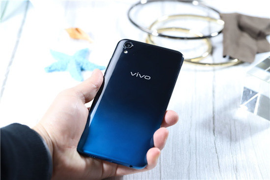 vivo Y91上手體驗(yàn)：潮流外觀+暢快性能，不愧千元新寵