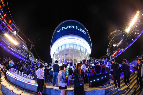 探索新零售  vivo全球首家概念店正式開(kāi)業(yè)