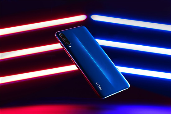 生而強悍更兇猛 iQOO再推電光藍12G+128G新配置