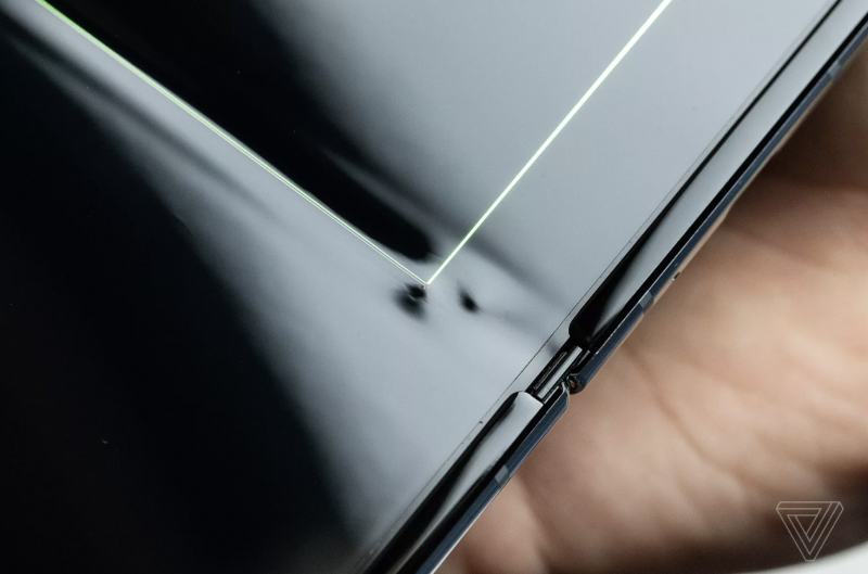 媒體：三星折疊屏手機(jī)測評用了一天屏幕